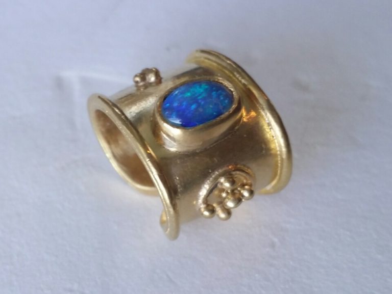 Opal Ear Cuff in 22k Ear Cuff Opal 22k