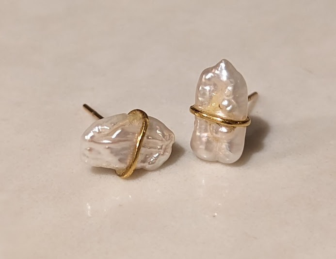 Biwa Pearl Earrings 22k